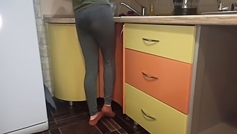 Madrasta Se Entrega A Uma Paixão Proibida Com Seu Vizinho.
