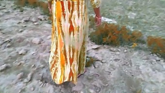 Amateur Indian Couple Enjoys Outdoor Sex And Homemade Video