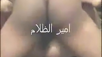 Des Mignonnes Arabes Deviennent Coquines Ensemble