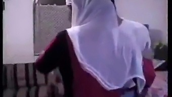 Arab Aunty Gets Naughty With Young Guys In Mp4 Video