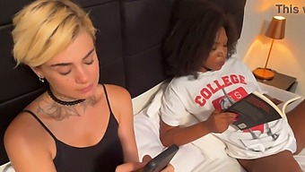 Une Blonde Coquine Reçoit Une Discipline Stricte De Sa Petite Amie Dominatrice.