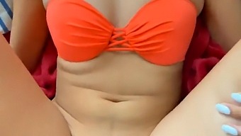 내 파트너의 가장 친한 동반자가 사적으로 나를 섹스를 요청하고 침대에서 내 남자친구를 능가했습니다